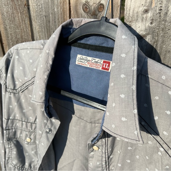 Sovereign Code Button Up Shirt - Picture 6 of 7